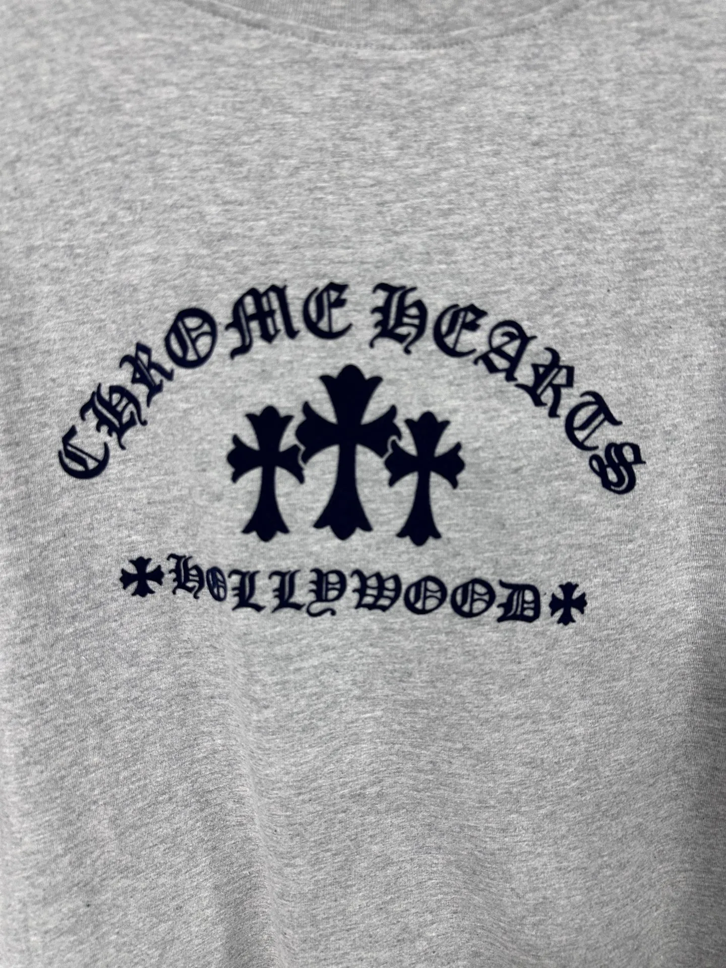 P290 Chrome Hearts/Chrome Hearts CH black flocked cross round neck long sleeves, custom-woven and dyed 40 yarn surface pattern with scratchy fabric, ready-made garments are made of YB consistent electrostatic flocking process, which is not an ordinary lettering mold process, and the colors are different at different angles. Brand new collar label (not the previous leather label) and washed label.  Size：S/M/L/XL